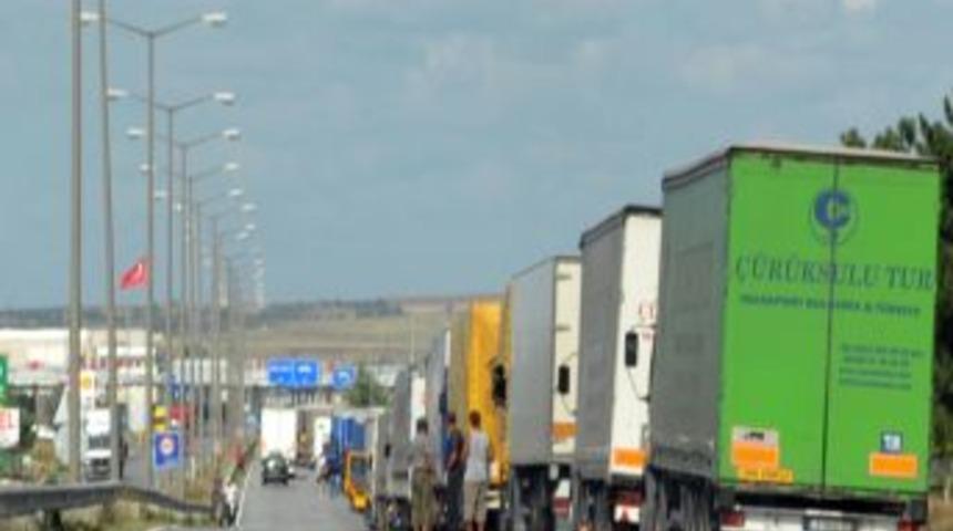 Kapıkule yolunda 9 kilometrelik TIR kuyruğu oluştu