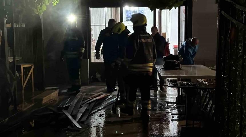 Bolu&rsquo;da ikiz villanın bah&ccedil;esinde &ccedil;ıkan yangın korkuttu