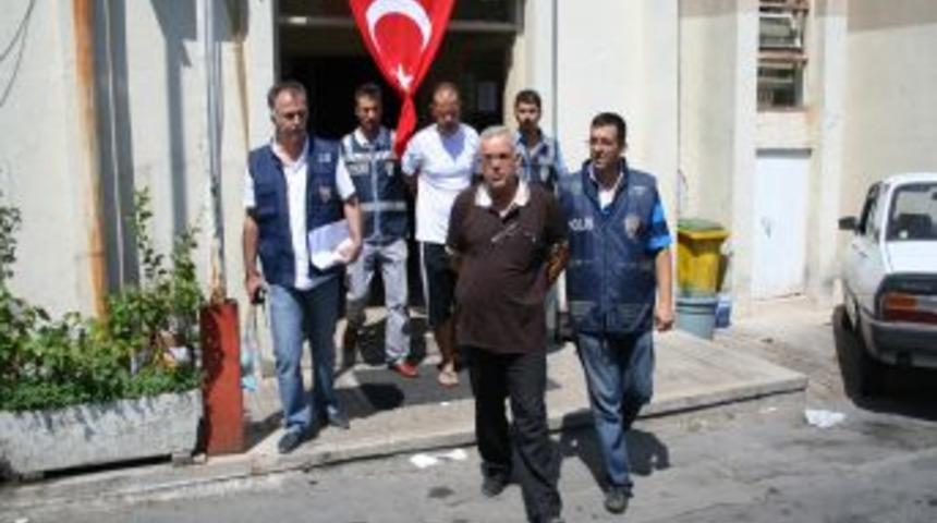 Oto hırsızlık &ccedil;etesi ihbarla yakalandı