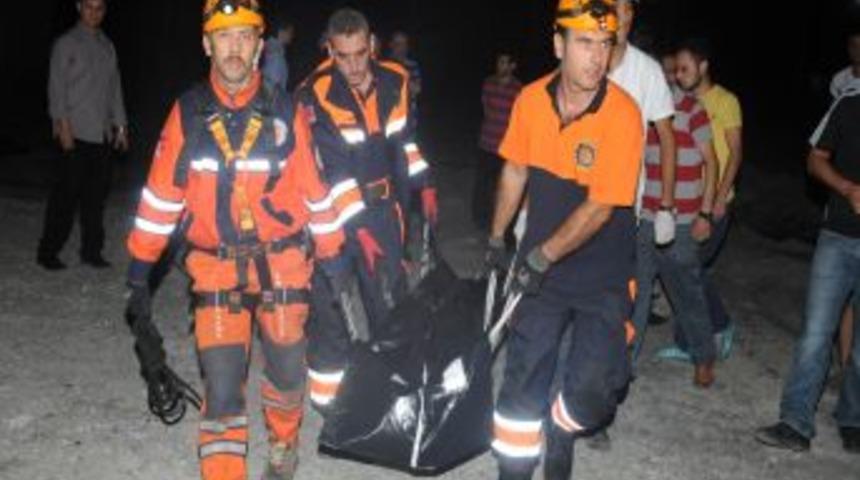 Metruk binada su birikintisine d&uuml;ş&uuml;p &ouml;ld&uuml;