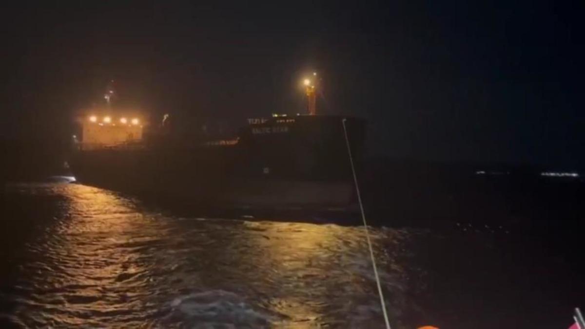 &Ccedil;anakkale Boğazı nda kimyasal tanker makine arızası yaptı 1