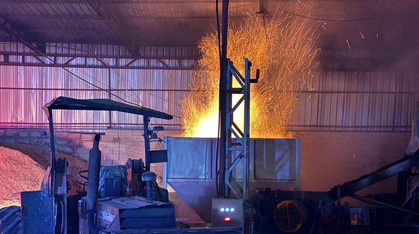 Kayseri&rsquo;de talaş briketleme makinasında &ccedil;ıkan yangın b&uuml;y&uuml;meden s&ouml;nd&uuml;r&uuml;ld&uuml;