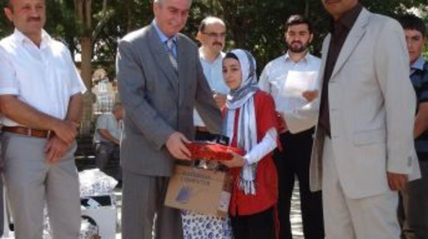Yaz Kur'an kurslarını başarıyla tamamlayanlar &ouml;d&uuml;llendirildi