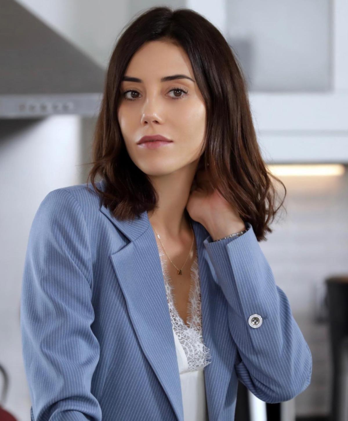 Teklif üstüne teklif yağıyor! Cansu Dere kararını verdi 1