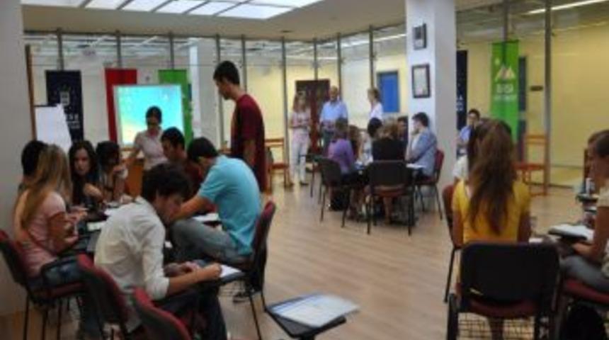 Avrupalı gen&ccedil;lere T&uuml;rkiye anlatılıyor