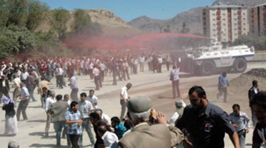 &Ouml;len BDP'linin cenazesinde olaylar &ccedil;ıktı