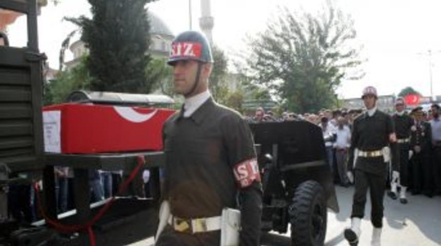 İneg&ouml;l, şehidini T&uuml;rk&ccedil;e ve K&uuml;rt&ccedil;e ağıtlarla uğurladı