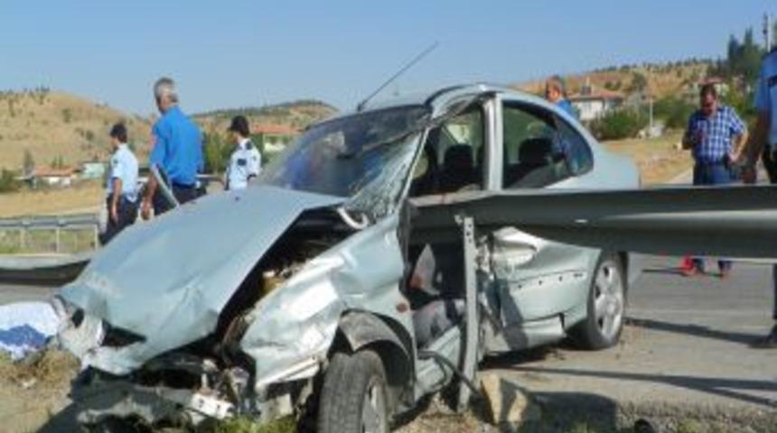 Yayalara vurmamak i&ccedil;in kaza yaptılar: 1 &ouml;l&uuml;, 1 yaralı