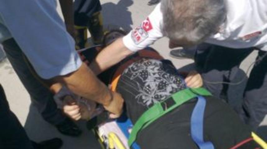 Doğuma giden aile kaza yaptı: 1 &ouml;l&uuml;, 4 yaralı