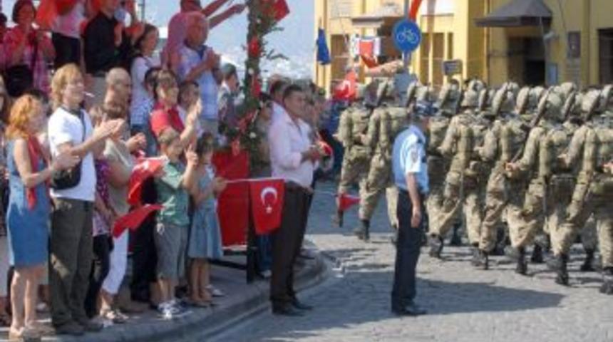 İzmir'de 30 Ağustos Zafer Bayramı coşkusu