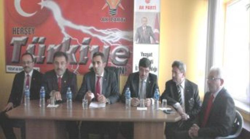 AK Partili vekiller partililerle bayramlaştı