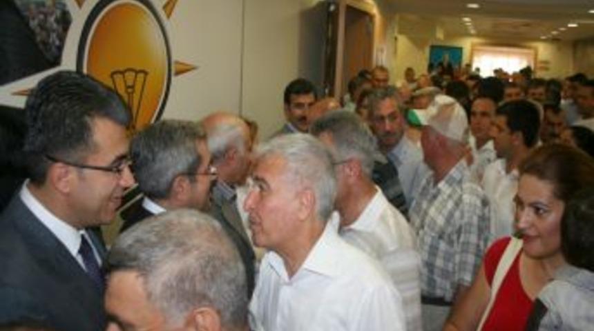 AK Parti'nin bayramlaşmasına yoğun ilgi