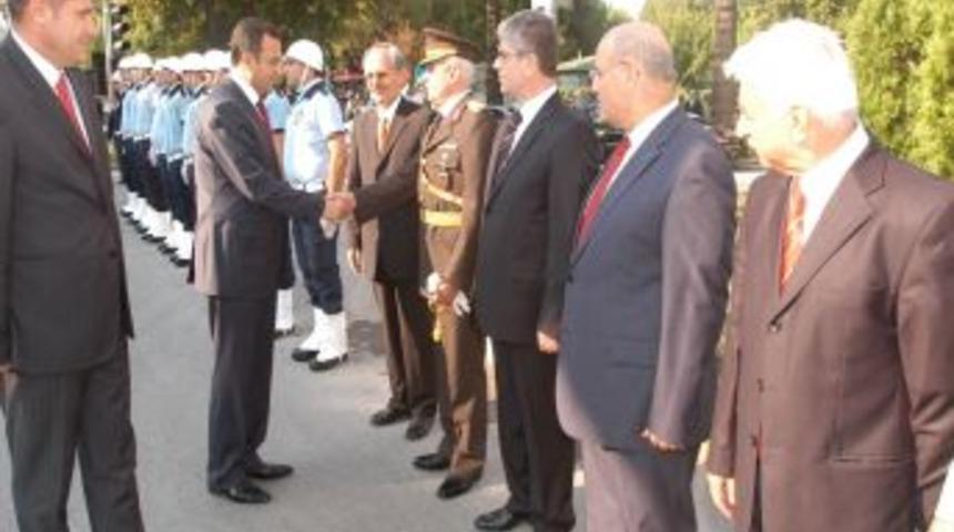 Vali Demir Denizli&rsquo;de g&ouml;revine başladı