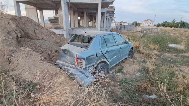 Kavşakta çarpışan araçlar savruldu: 2 yaralı