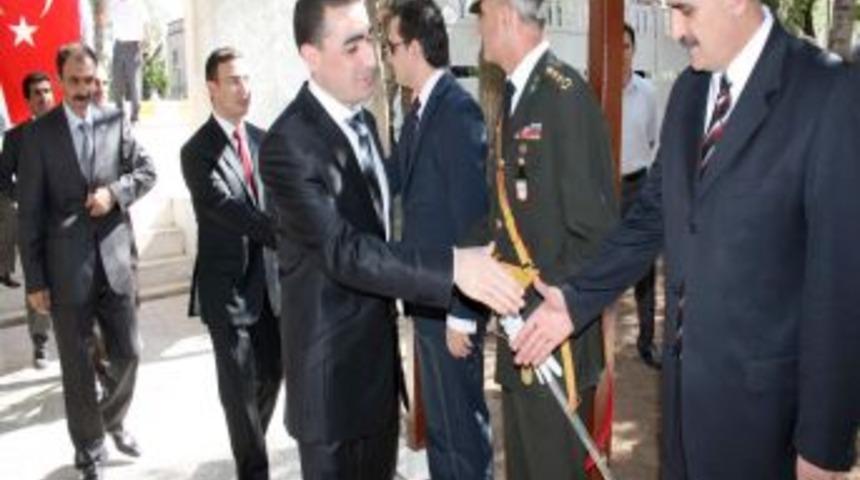 Midyat&rsquo;ta Zafer Bayramı ve Ramazan Bayramı kutlamaları renkli ge&ccedil;ti