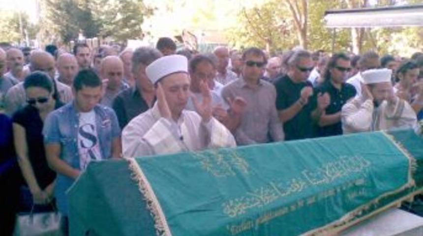 Survivor yarışmacısı Derya Durmuşlar son yolculuğuna uğurlandı