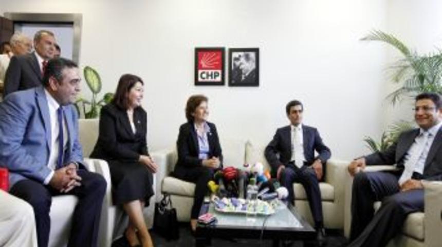 CHP- AK Parti bayramlaşmasında &ouml;zg&uuml;rl&uuml;k ve kadınlar tartışıldı