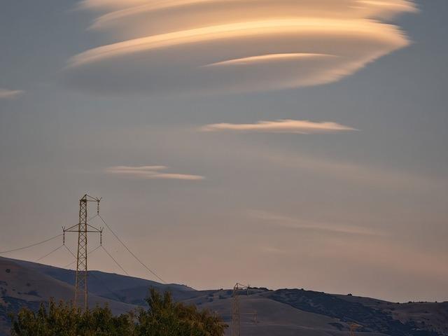 Erzincan&rsquo;da UFO&rsquo;yu andıran mercek bulutu ilgi &ccedil;ekti