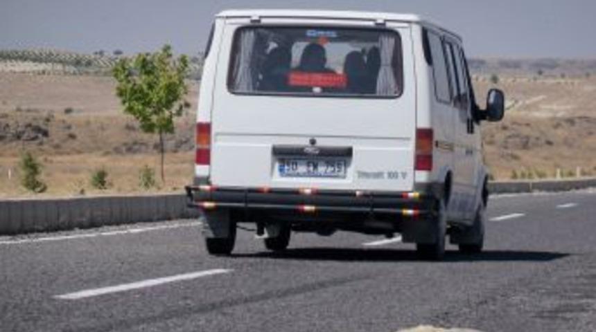 A&ccedil; kalınca şehre inen tilki arabanın altında kaldı