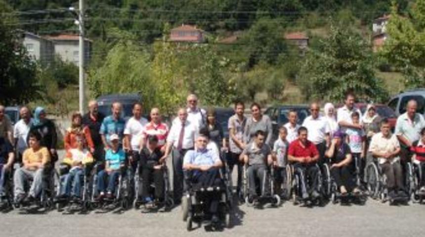 41 tekerlekli sandalye sahiplerine teslim edildi