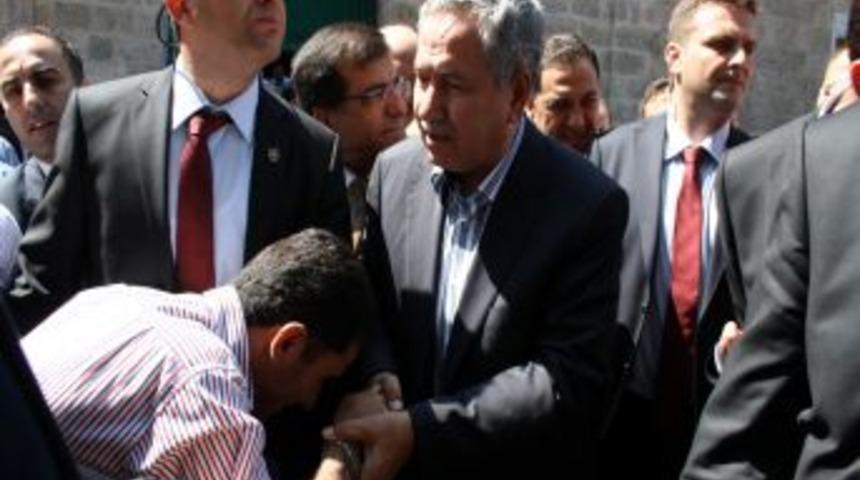 Arın&ccedil;: Sayın Bah&ccedil;eli&rsquo;nin g&ouml;nl&uuml; rahat olsun