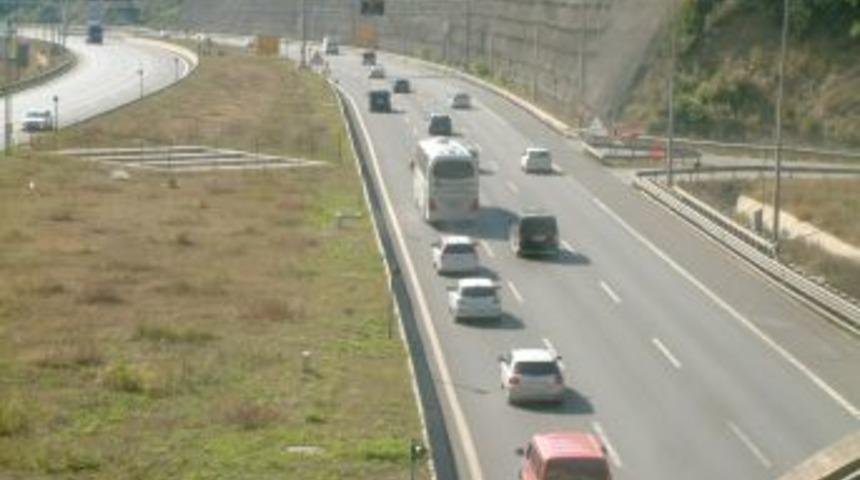 Tatilciler &ouml;rken d&ouml;nmeye başladı, yollarda yoğunluk arttı