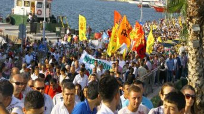 İzmir'deki 1 Eyl&uuml;l y&uuml;r&uuml;y&uuml;ş&uuml; olaysız sona erdi