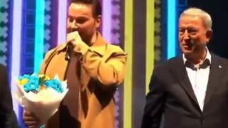Talihsiz kaza! Sinan Akçıl Hulusi Akar'ın yüzüne yanlışlıkla çarptı