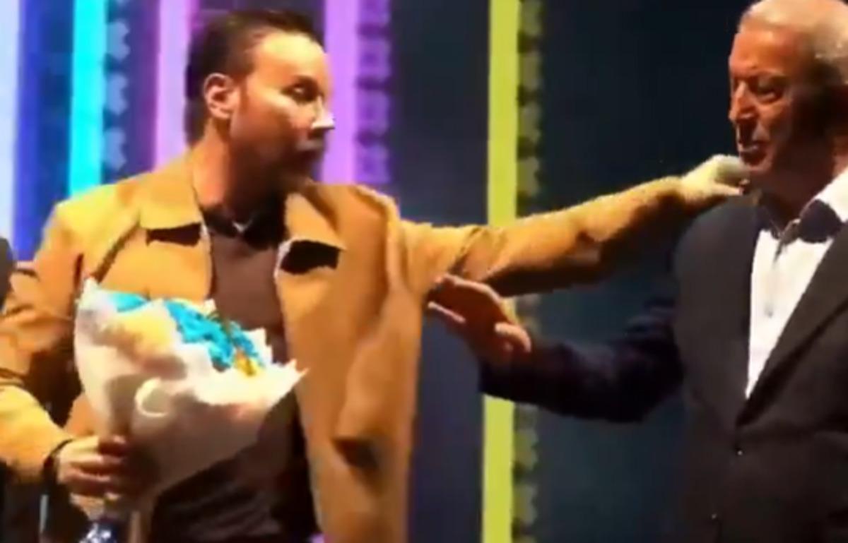 Talihsiz kaza! Sinan Akçıl Hulusi Akar ın yüzüne yanlışlıkla çarptı 3