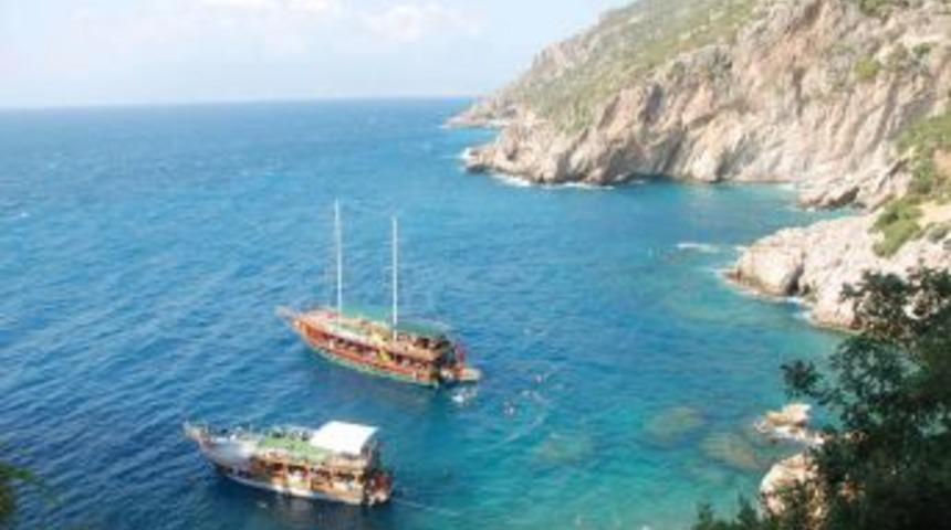 Kara mağara sahilleri Antalya'yı aratmıyor