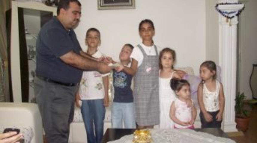 &Ccedil;ocuklar, bayram har&ccedil;lıklarını ve şekerlerini Somali&rsquo;ye g&ouml;nderdi