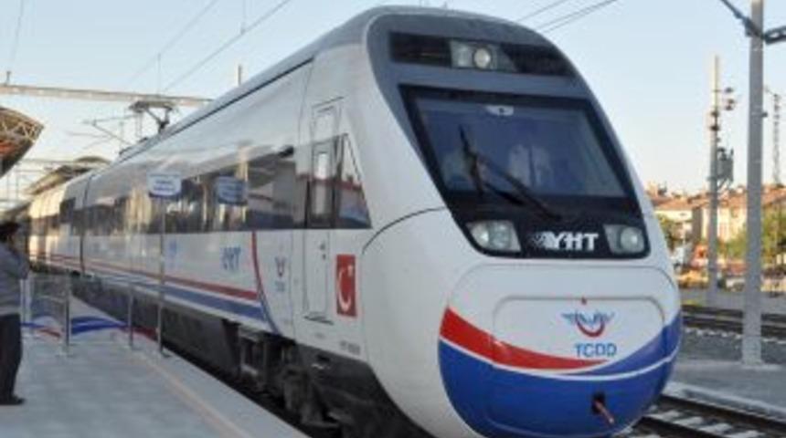 Hızlı tren &uuml;cretsiz olunca vatandaş akın etti