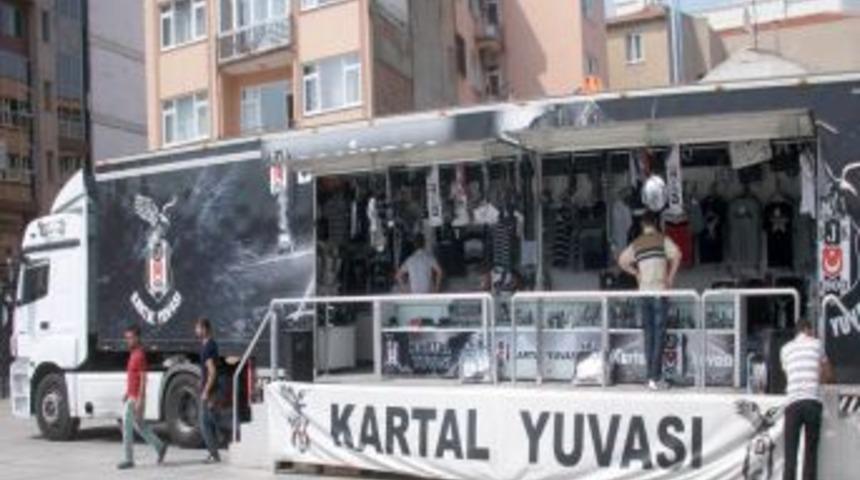 Beşiktaş Kartal Yuvası Tır'ı &Ccedil;orlu'da.