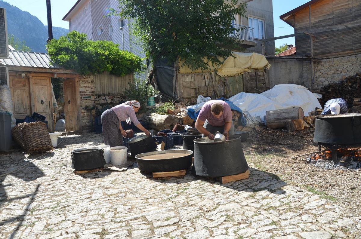 Bir kaşık için saatlerce emek veriyorlar! Kilosu 500 TL 4