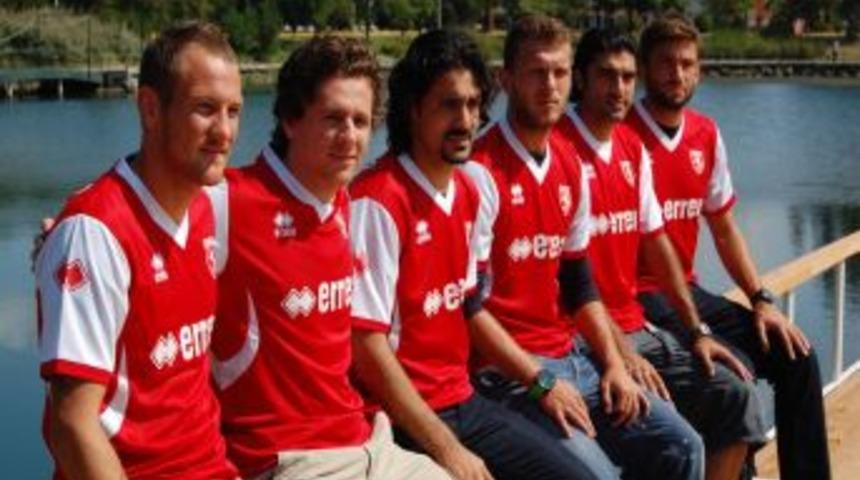 Samsunspor, 6 futbolcuyu renklerine bağladı, 4&rsquo;&uuml; yolda