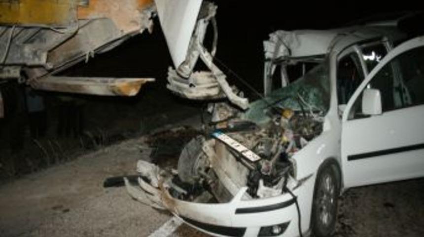 Afyonkarahisar'da kaza: 3 &ouml;l&uuml; 4 yaralı