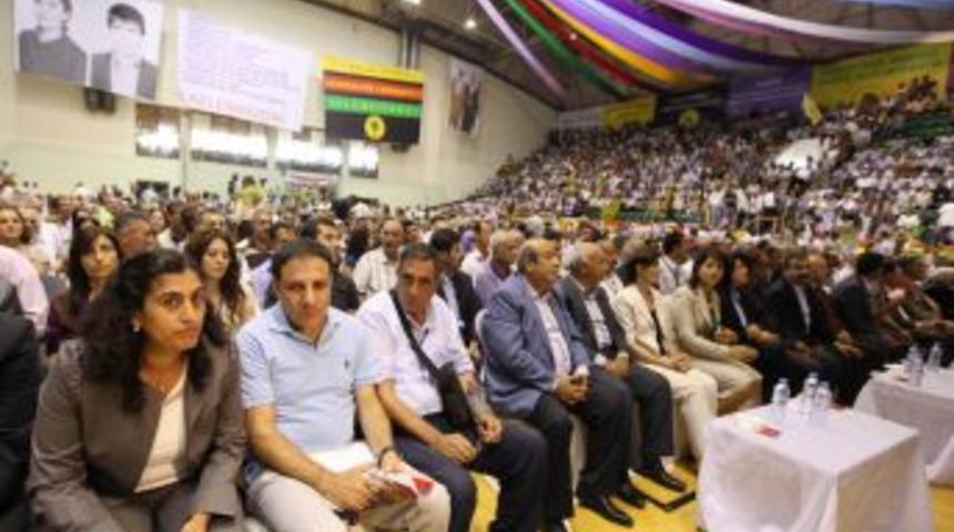 Bodrum'da tatil yaparken g&ouml;r&uuml;nt&uuml;lenen Bengi Yıldız kongreye gelmedi