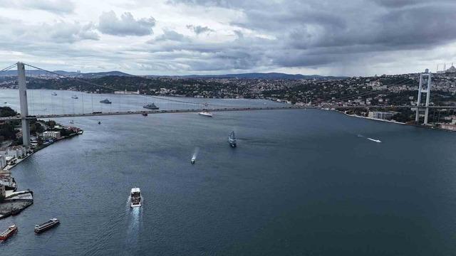 İstanbul Boğazı nda Preveze Deniz Zaferi hareketliliği! 15 gemi böyle geçti 4
