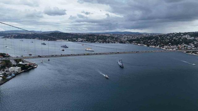 İstanbul Boğazı nda Preveze Deniz Zaferi hareketliliği! 15 gemi böyle geçti 3