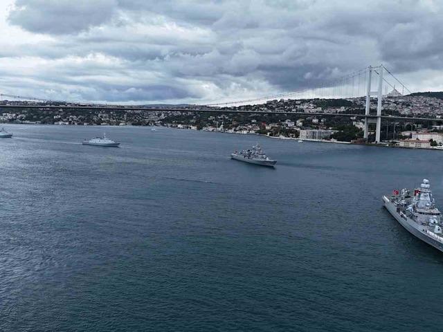 İstanbul Boğazı'nda 'zafer' hareketliliği