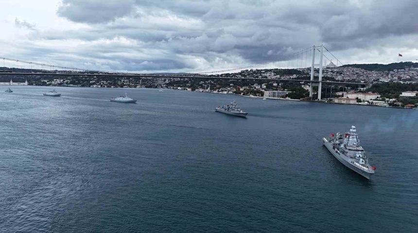 İstanbul Boğazı'nda Preveze Deniz Zaferi hareketliliği! 15 gemi b&ouml;yle ge&ccedil;ti