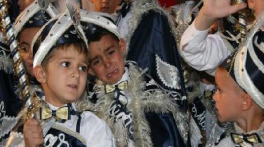 Osmanlı&rsquo;nın torunları &Uuml;sk&uuml;p&rsquo;te erkekliğe ilk adımı attı