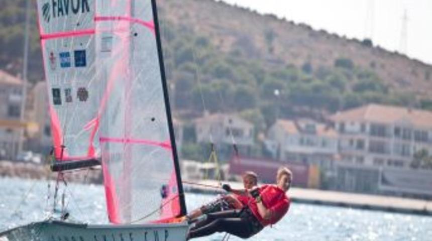 T&uuml;rk ekibi Favor Skiff Cup&rsquo;ta şampiyonluğa koşuyor