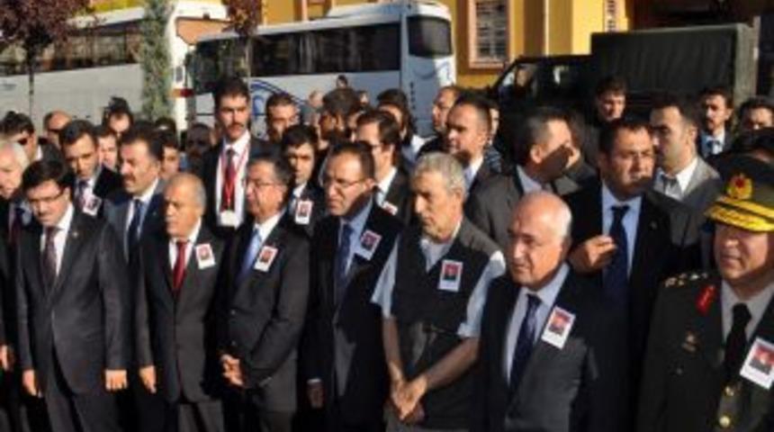 Şehit Teğmen g&ouml;zyaşları arasında son yolculuğuna uğurlandı