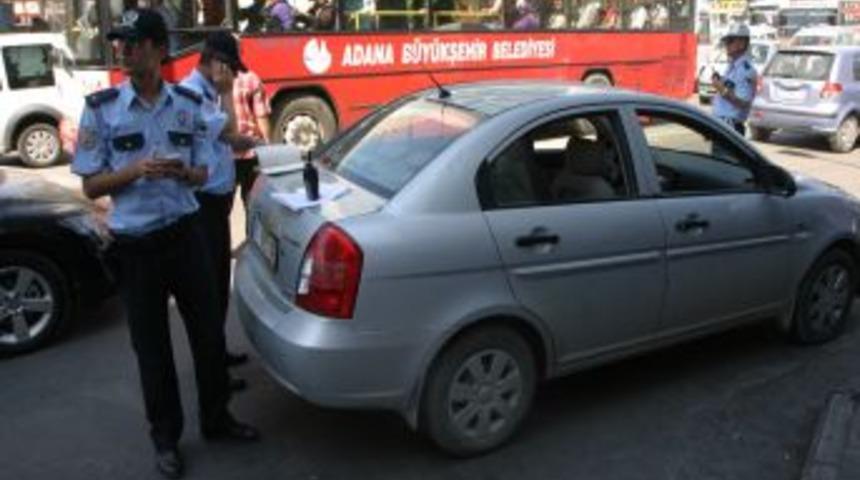 Adana&rsquo;da bir polis memuru bı&ccedil;aklandı