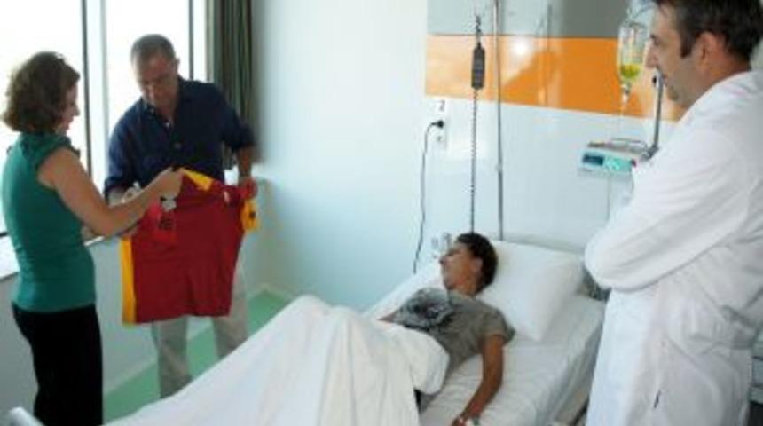 Fatih Terim'den hastalara ziyaret