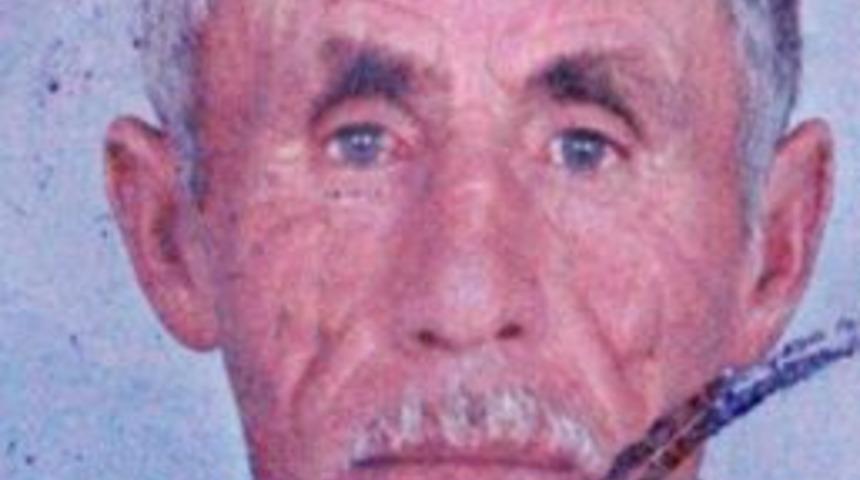 Azgın kurbanlık boğa bakıcısını &ouml;ld&uuml;rd&uuml;