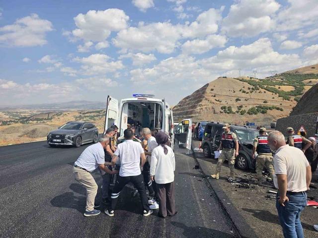 Bingöl’de trafik kazası: 6 yaralı 3