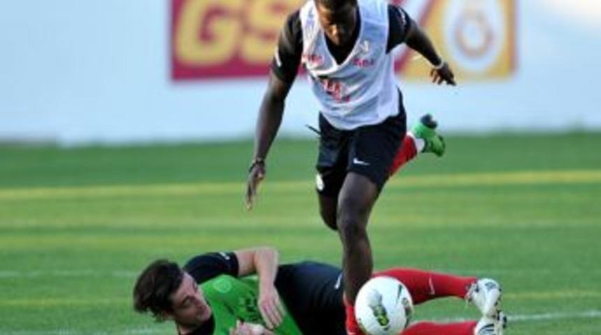 Galatasaray'da yeni transfer Albert Riera takımla birlikte &ccedil;alıştı