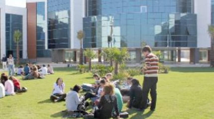 Vakıf &uuml;niversiteleri el yaksa da &ouml;ğrencilerin ilgi odağı